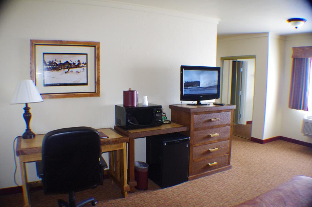 Three Bear Lodge West Yellowstone Δωμάτιο φωτογραφία