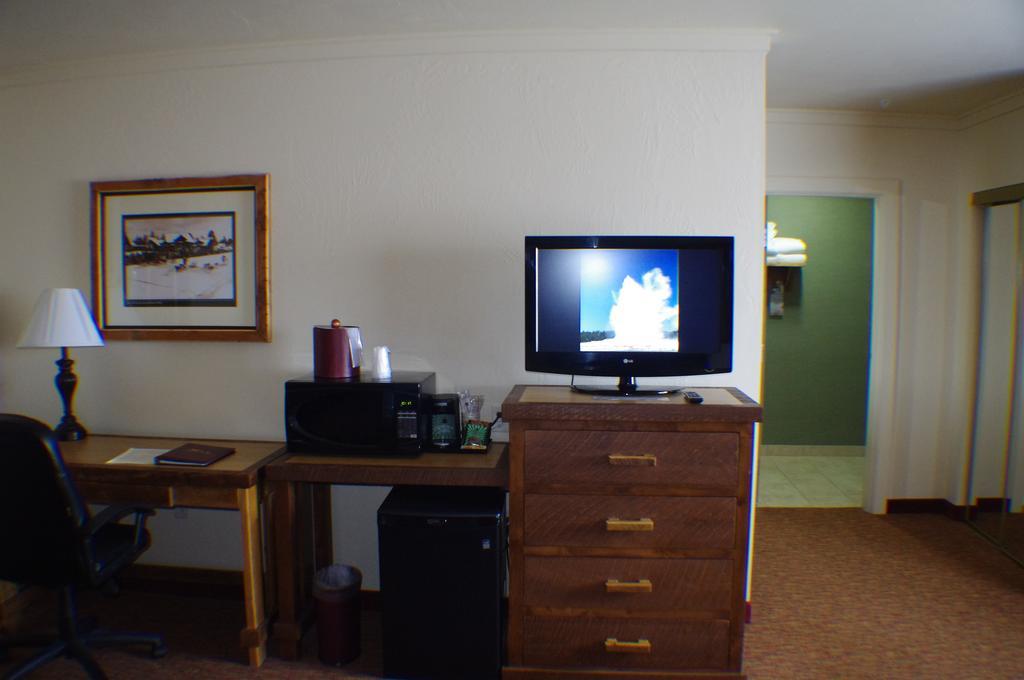 Three Bear Lodge West Yellowstone Εξωτερικό φωτογραφία