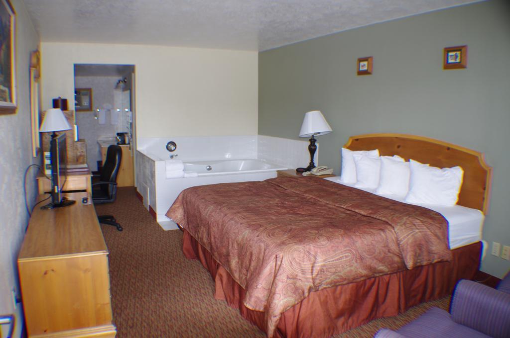 Three Bear Lodge West Yellowstone Δωμάτιο φωτογραφία
